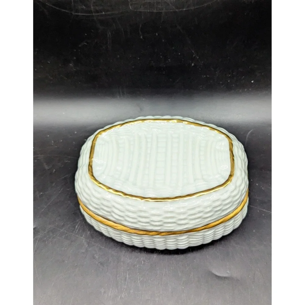 Vintage‎ Limoges Porcelain Basketweave Trinket Dresser Box While 5.25
